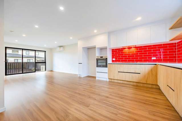 4/21 Peachgrove Road Te Atatu Peninsula_1