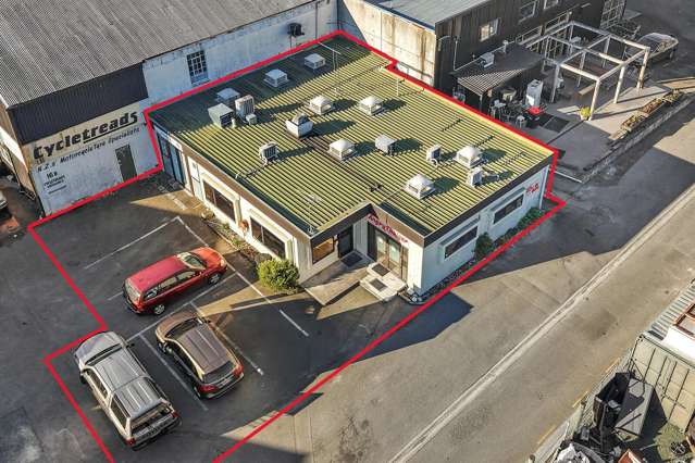 Fully leased city-fringe investment