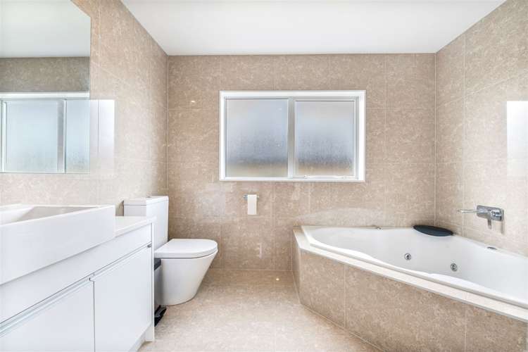 5 Carrickdawson Drive Flat Bush_19