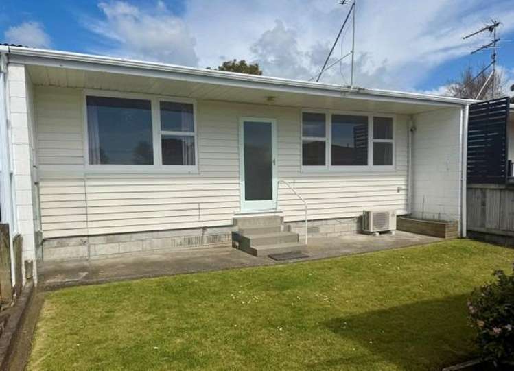 2/15a Holsworthy Road_0