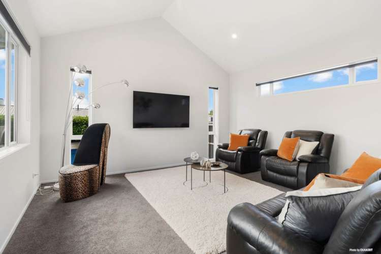 21 Lawrence Carter Drive Bombay_17