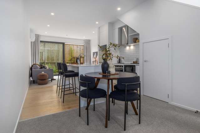 Stylish, Freehold & Central Living