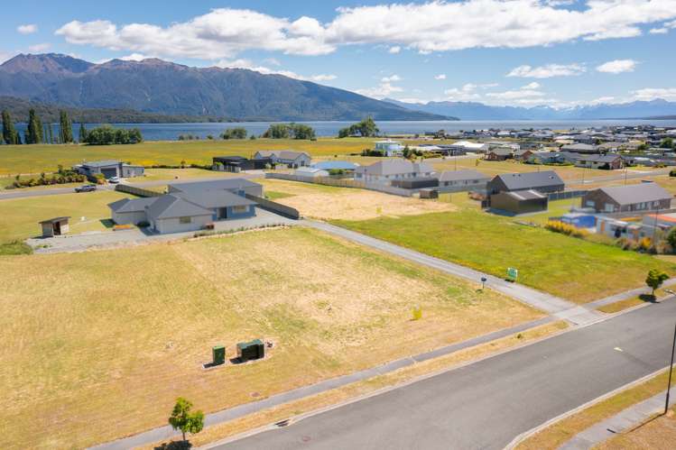 9 Breaksea Street Te Anau_2