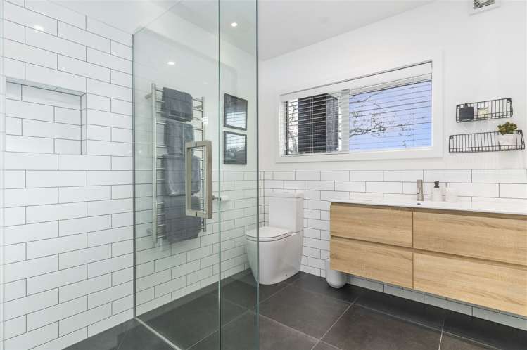 6 Pleasant Place Mellons Bay_11