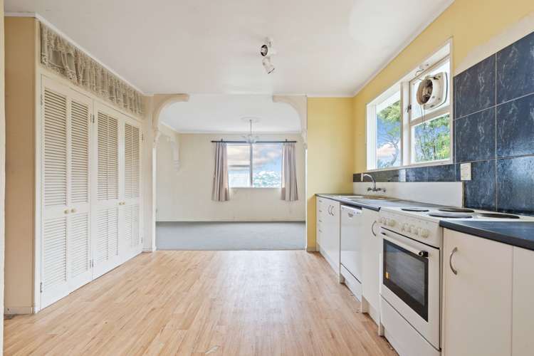 8 Waiwera Crescent Maupuia_3