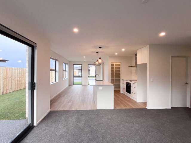 4 Accadia Drive 11103_4