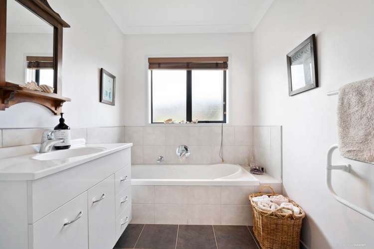 6 Lieshout Way Pukekohe_16