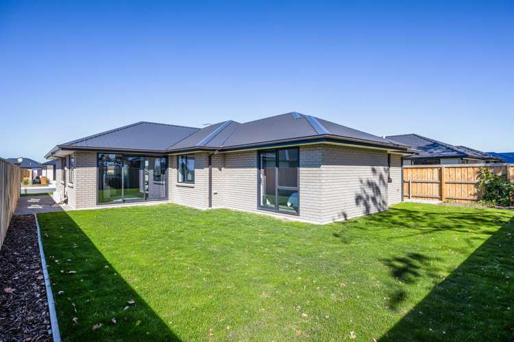 27 Crossley Avenue Woodend_11