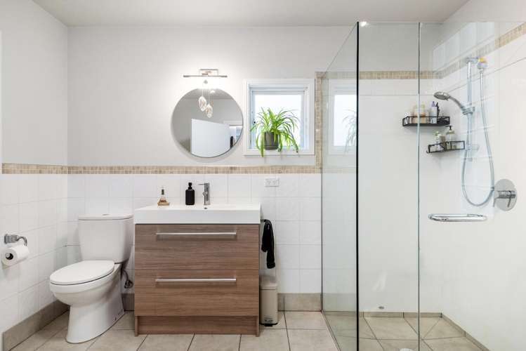 17 Saratoga Avenue Herne Bay_30