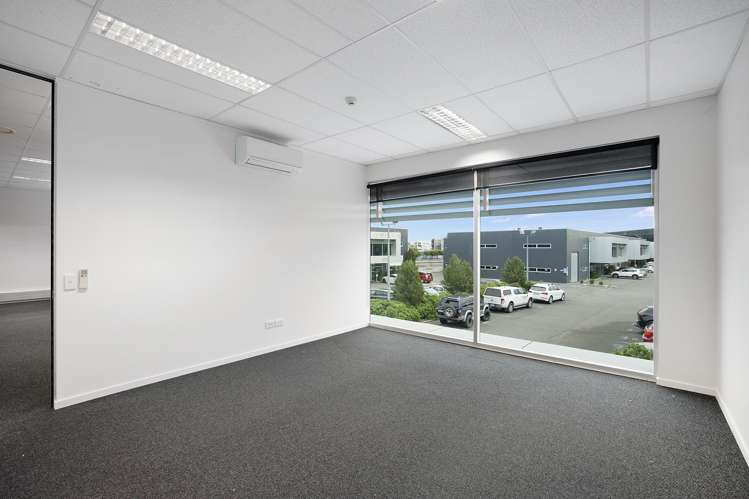 8/2 Barry Hogan Place Riccarton_14