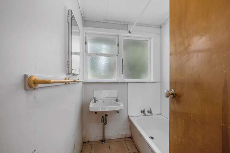 12a Handley Avenue Narrow Neck_18