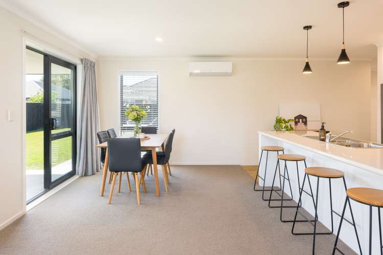 19 Corsair Crescent Burleigh_11