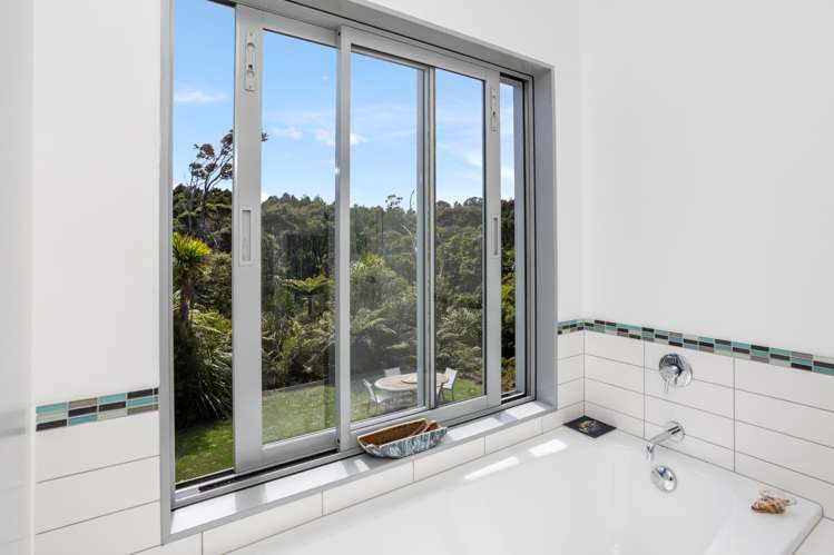 296 Piha Road Piha_35