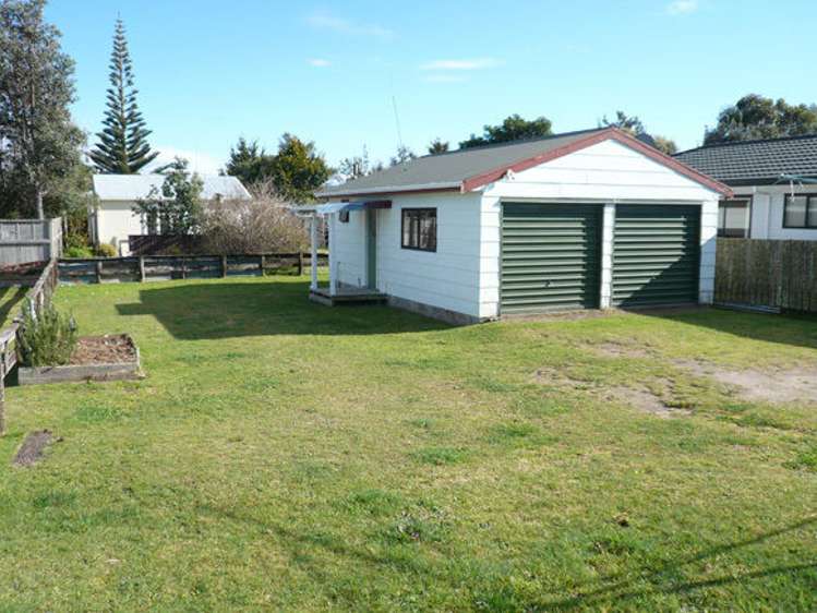 205 The Square Whangamata_3