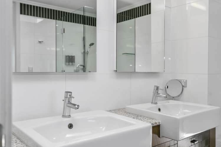 20/225 Lake Terrace Waipahihi_27