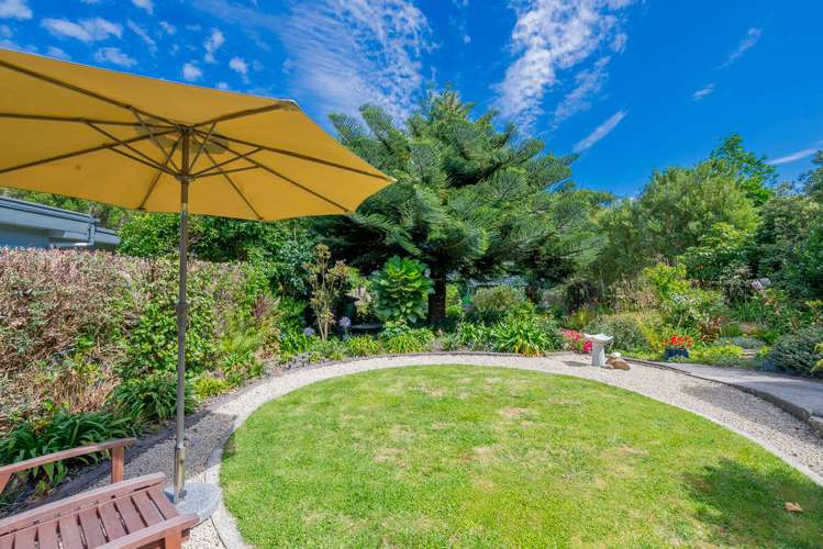 127 Renown Road Raumati South_18