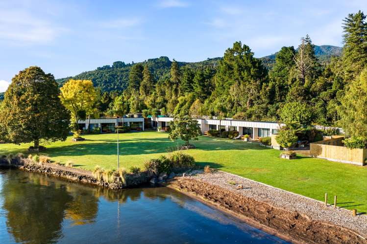 88 and 104 Waihi Road Tokaanu_4