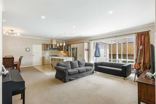 8 Chateau Rise Flat Bush_1