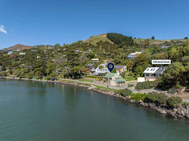 257 Beach Road Akaroa_29