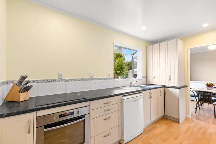 1/8 Atlantis Place Totara Vale_5