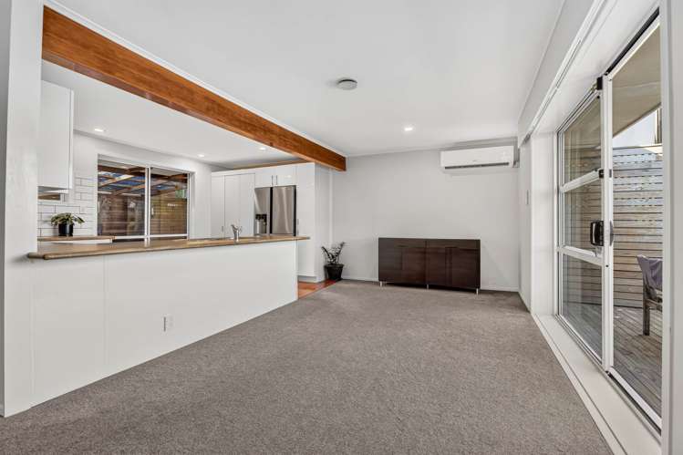 2/18A Robson Street Mt Roskill_13