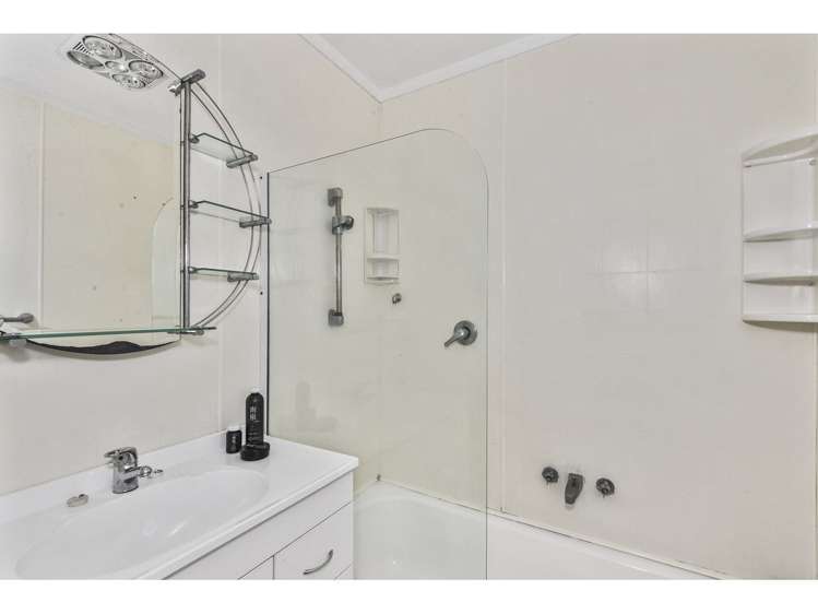 22 Wroughton Crescent Otara_9