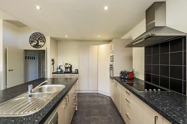 1 Aiden Lane Raureka_2