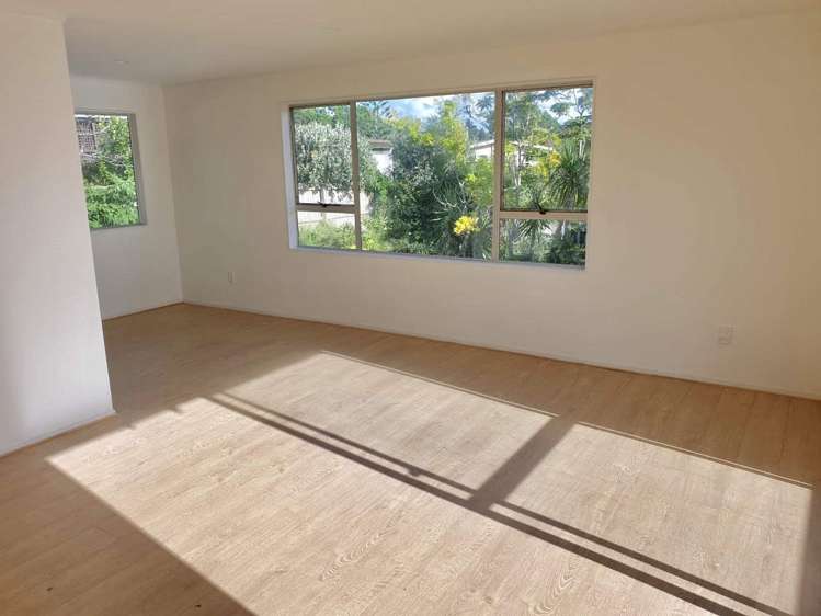 2/84a Captain Scott Road Glen Eden_9