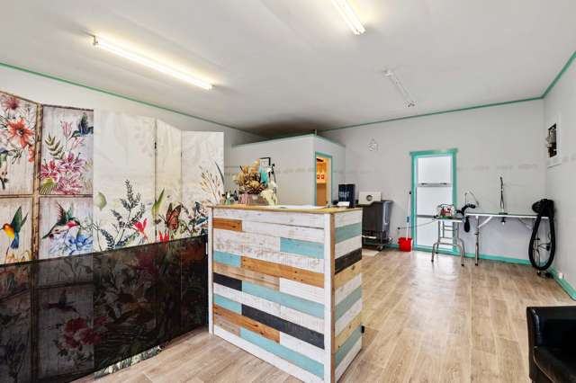Retail/office in Glenholme