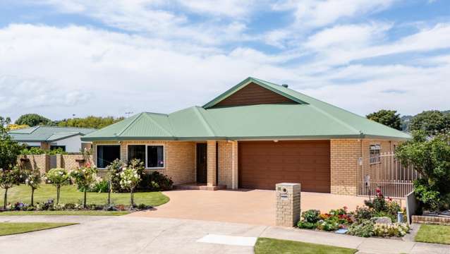 Quality, space, single level & location. Perfect!