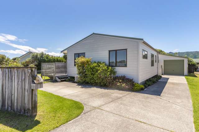 7 Adrian Grove Waikanae Beach_1