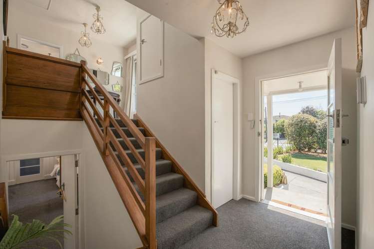 27 Tui Street Bird Area_17