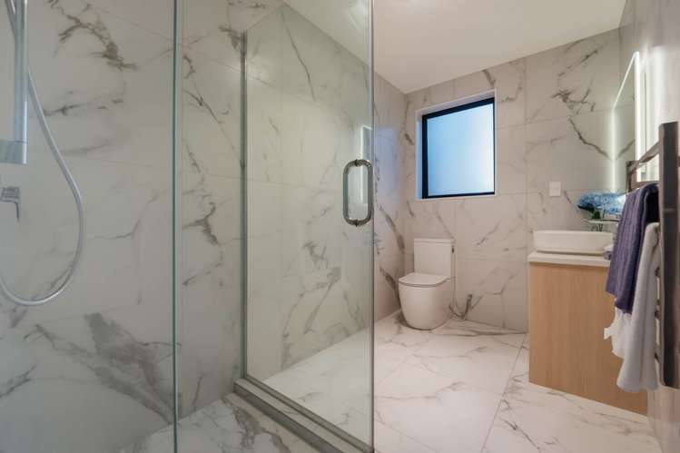 3A Frontier Lane Flat Bush_10