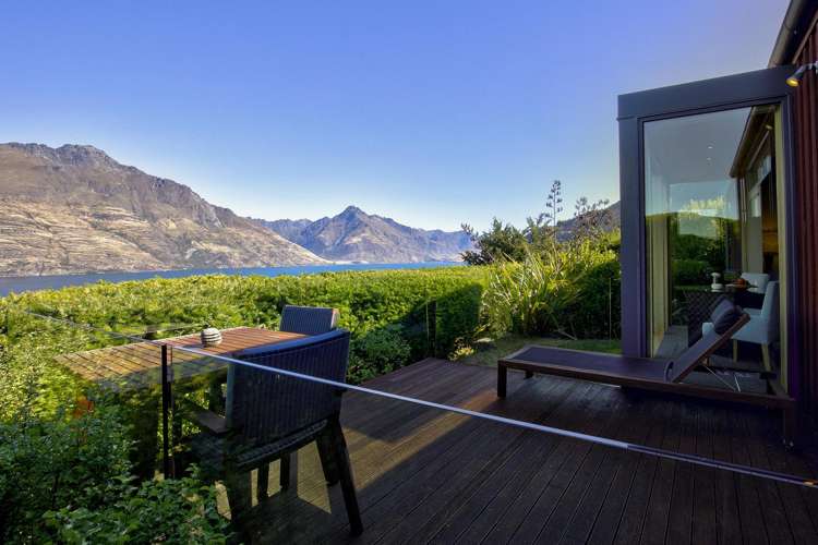 21 & 23 MacKinnon Terrace Sunshine Bay_46