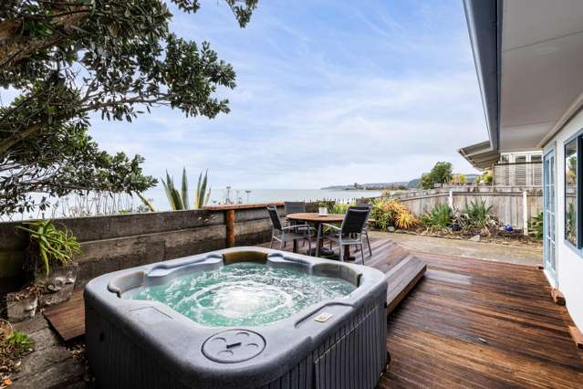 Beachfront Living, Te Awanga Style