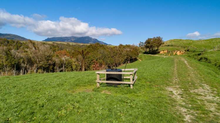 Quartz Range Road Bainham_4