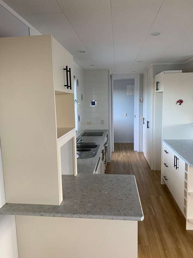 Spacious 3 Bdrm + Self-contained Studio Henderson