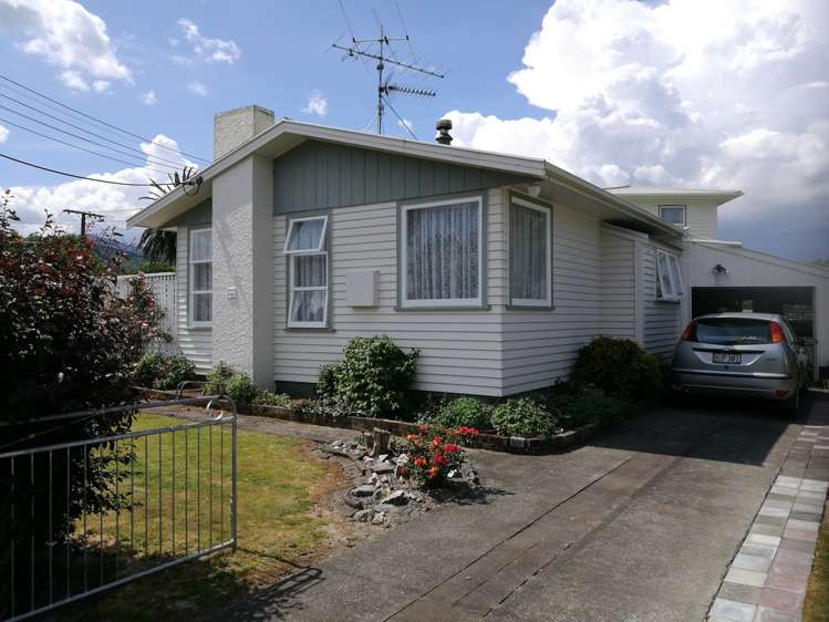 7 Hardie Grove Featherston_19