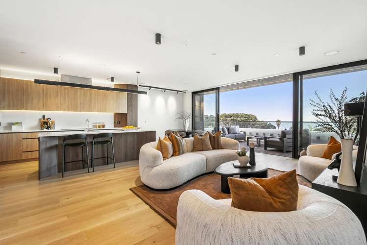 17/423-427 Beach Road Mairangi Bay_7