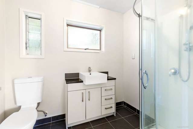 2/581 East Coast Road Browns Bay_4