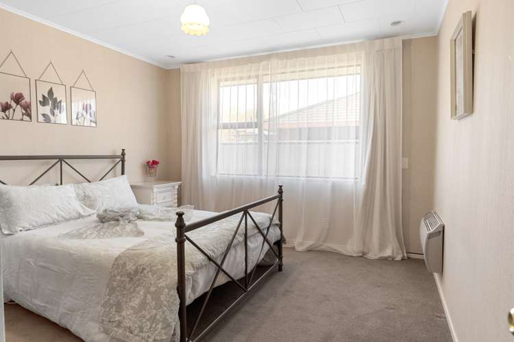 5 Stead Crescent Stoke_10