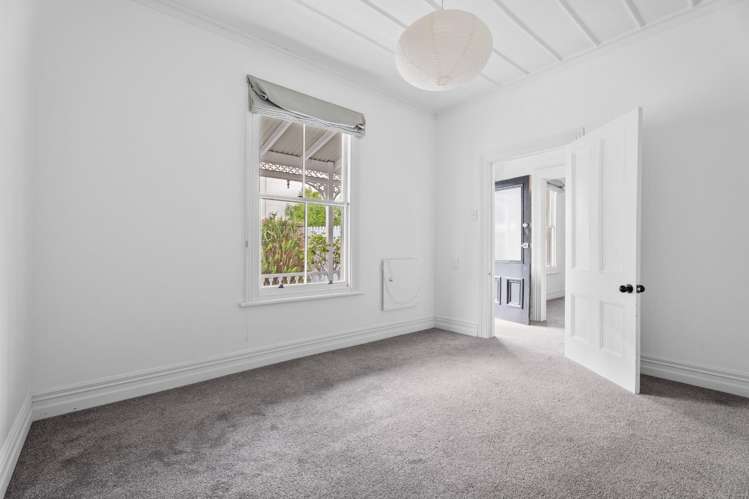 52 Dean Street 10031_4