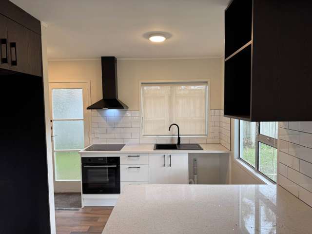11A Jonathan Place Sunnynook_3