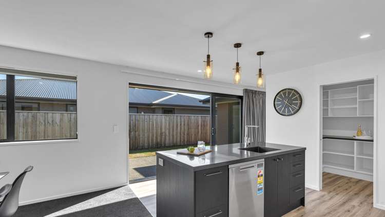 8 Edgar Way Rolleston_15