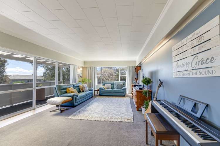5 Shelley Crescent Stoke_8