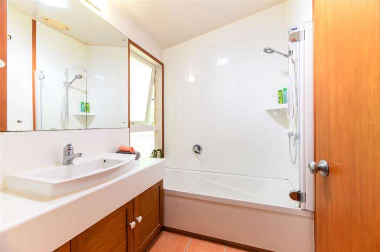 122 Scenic Drive Titirangi_12