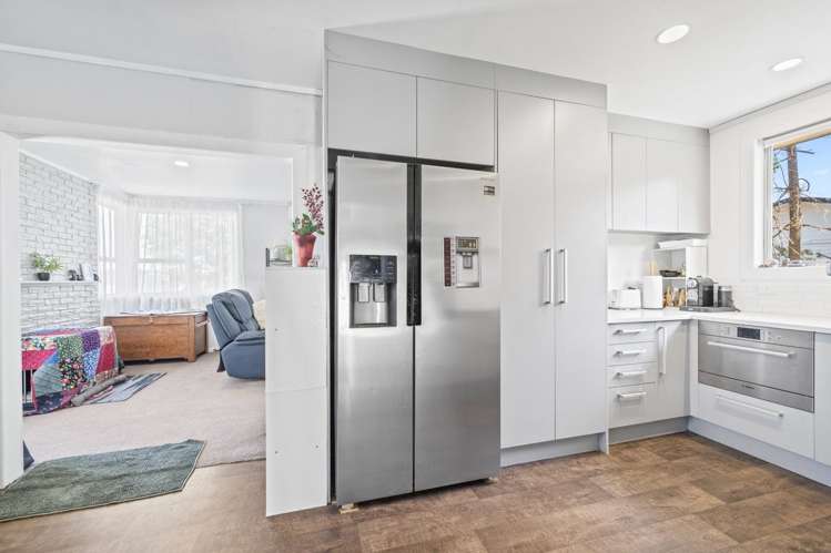 13 Helleur Road Massey_7