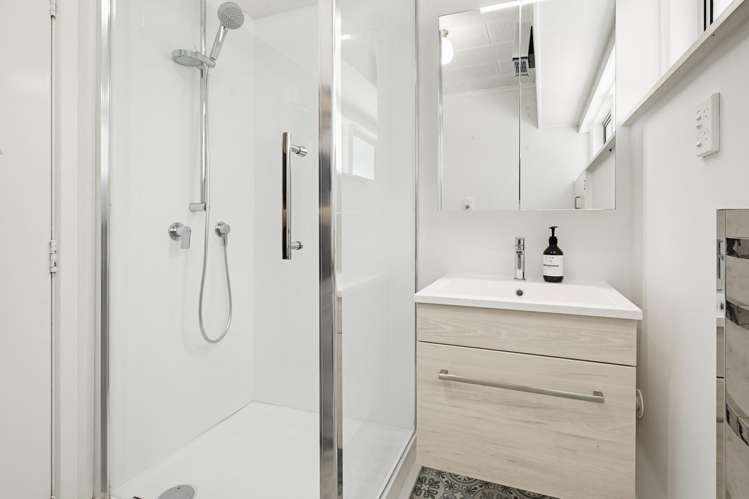 15/125 Grant Road Thorndon_6