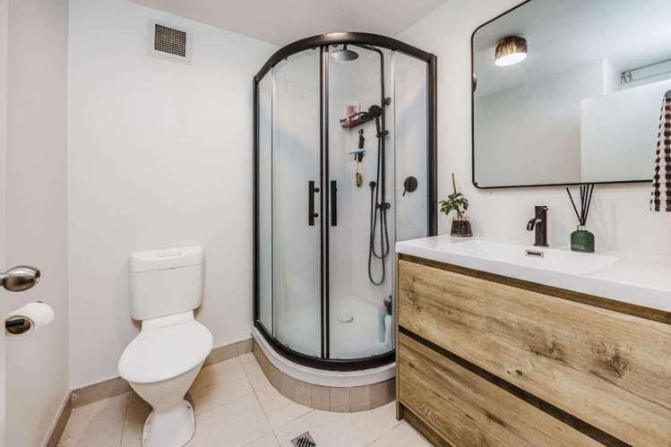 1A/86A Rockfield Road Penrose_7