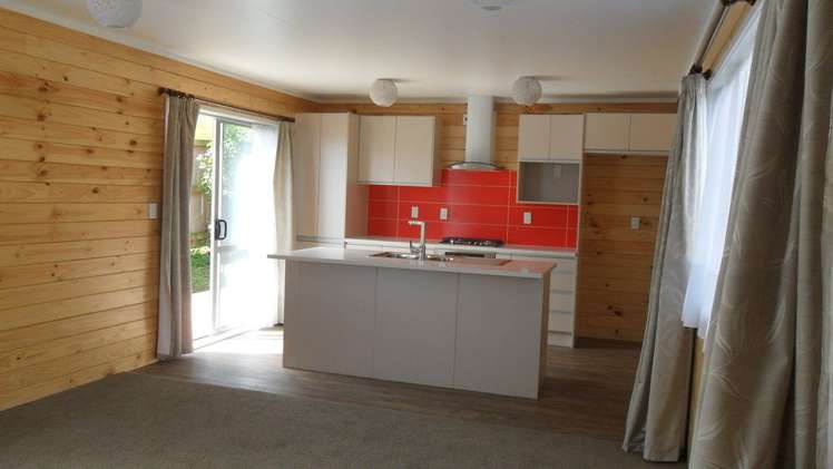 27b Stott Avenue Birkdale_4